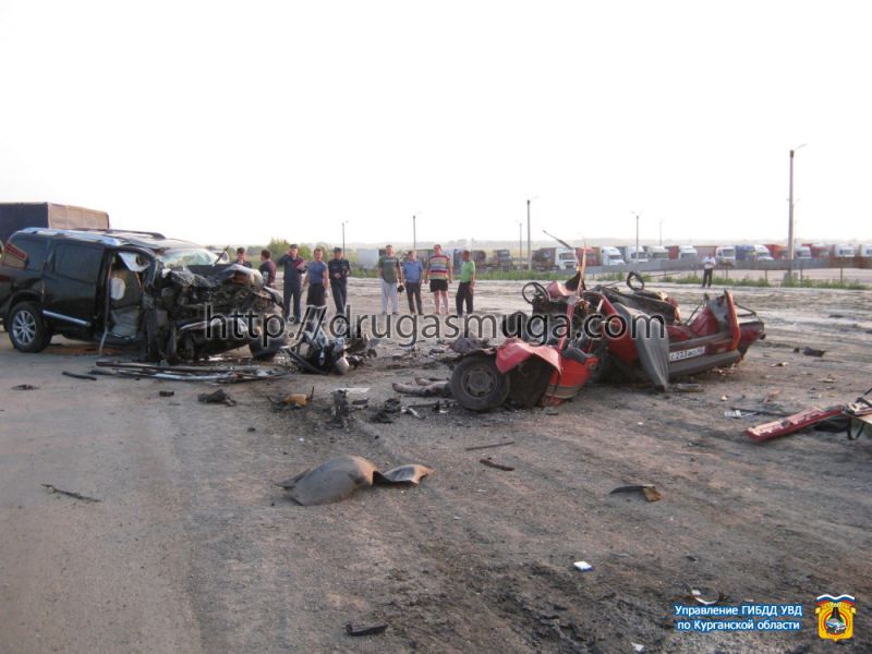 ДТП на трассе Байкал: ВАЗ на встречке лоб в лоб столкнулся с Инфинити - 4 человека погибло (ФОТО 18+)