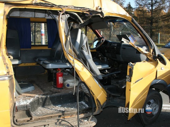 ДТП в Омске: маршрутка врезалась в грузовик и в ВАЗ-2115 (фото)
