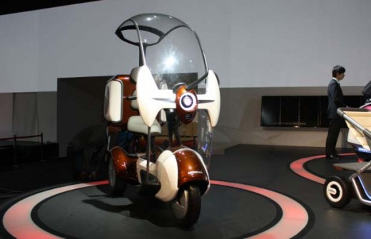 Honda E-Canopy - трехколесный электрический скутер